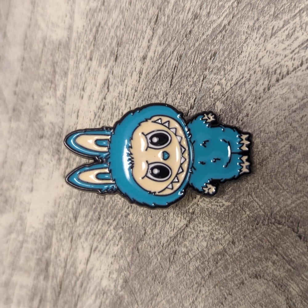 Labubu The Monster - 🩵 Enamel Pin